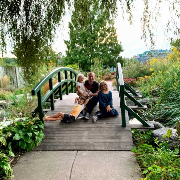 MSU-Childrens-Garden-dad-with-kids-on-bridge