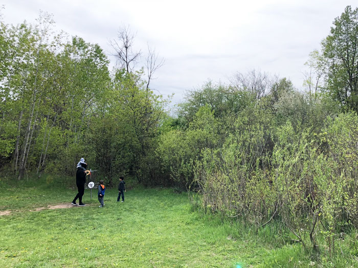 Frisbee-disc-golf-Grand-Woods-Park