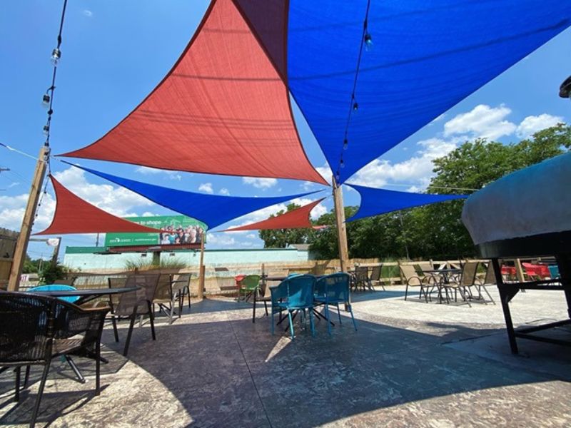 lansing restaurants with outdoor seating