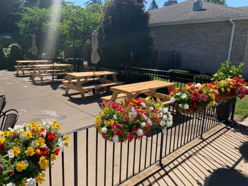 Relli's Downtown DeWitt Outdoo