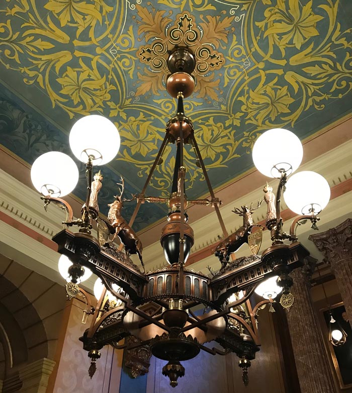 Chandelier-Michigan-State-Capitol